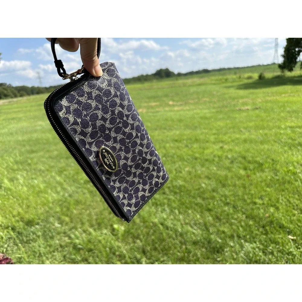 NWT COACH Signature Coated Canvas Zip Clutch/Wristlet Wallet Purple/Violet 52462
